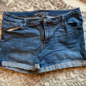 Universal Thread Jean shorts